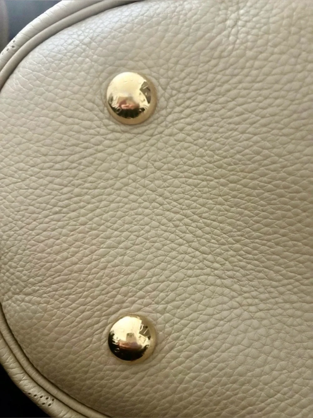 Louis Vuitton “Mahina” Shoulder Bag - Large. Pristine Condition! - Picture 8 of 15
